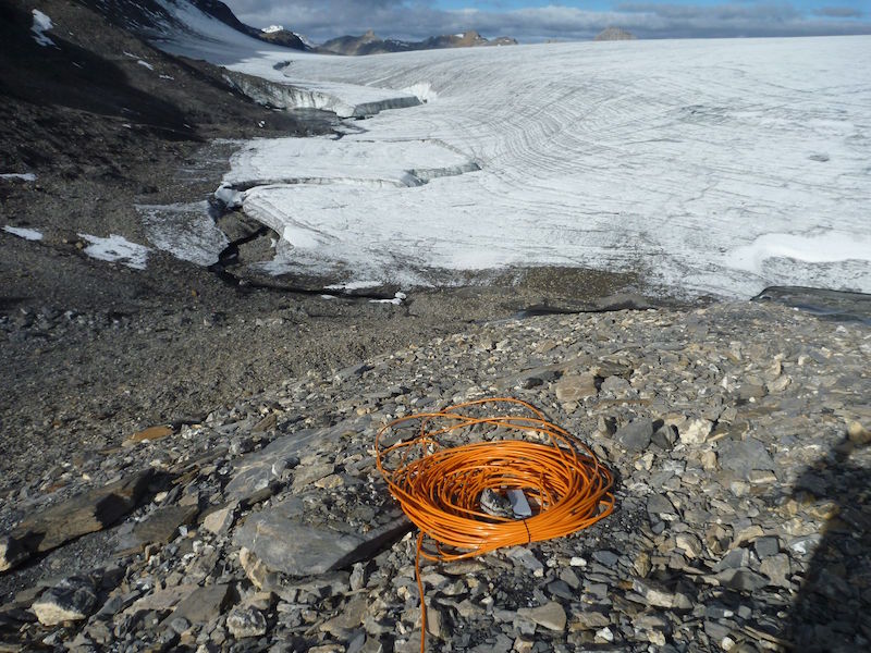 Naturgefahren vorhersagen: Pegelmessung im Gletschersee